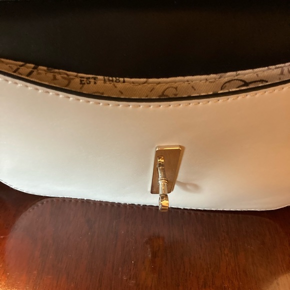 Guess saddle crossbody bag / handbag / purse - Picture 6 of 6